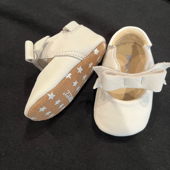 NIB white Robeez - Picture 3 of 3